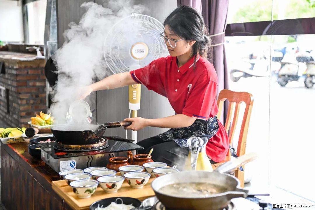 全网追的“扁担女孩”，找了一份暑假工，时薪12元 - 萍乡生活资讯 - 萍乡28生活网 px.28life.net